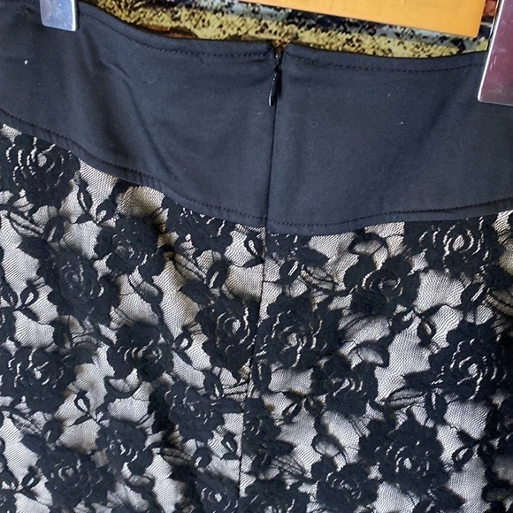 LE Château Black Lace Sexy Pencil Skirt Size 9 - Picture 6 of 7